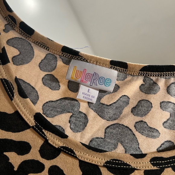 LuLaRoe Cheetah Top - Picture 2 of 3